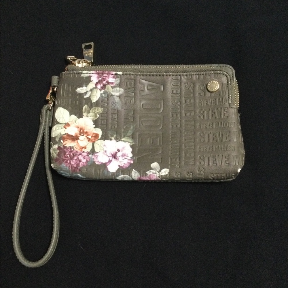 STEVE MADDEN trellis dual zip wristlet. Olive green/Sage flaunt-leather base